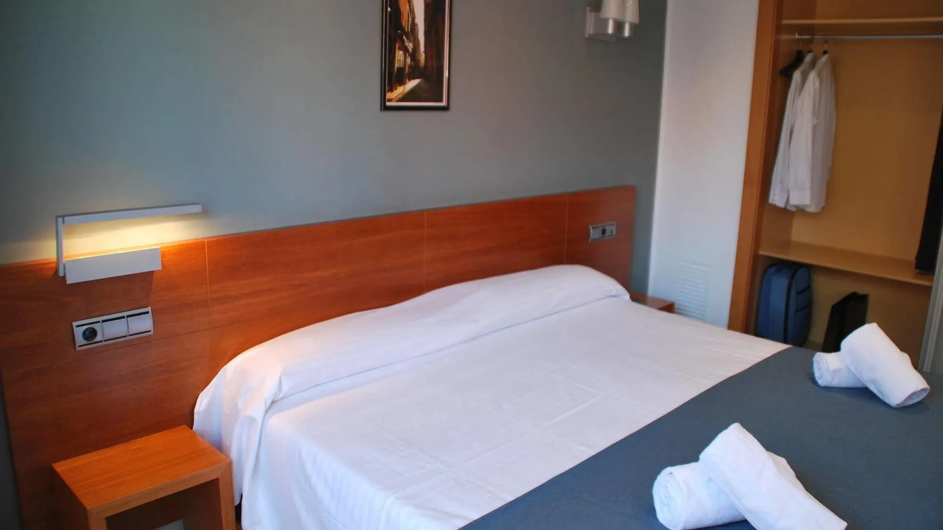 Apartaments Independencia Barcelona 2*,  Spain